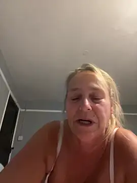 Blondnboujee53