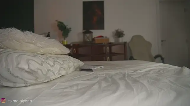 Alyonaqueen_ webcam