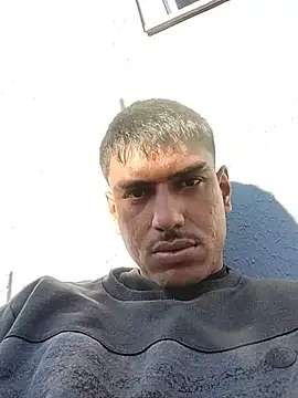 fernandes_v live cam on StripChat