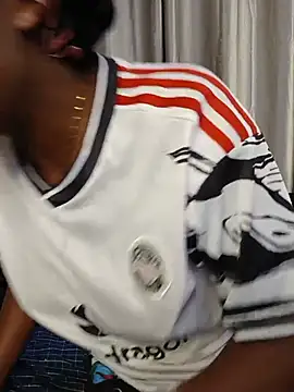 Black_prettty live cam on StripChat