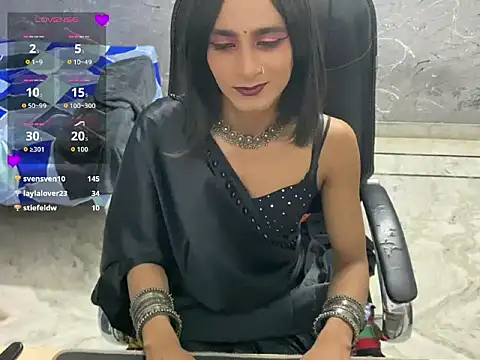 LuvLayla live cam on StripChat