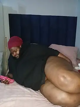 ChubbyLucia live cam on StripChat