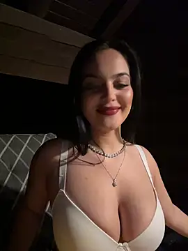 LunnaVey live cam on StripChat