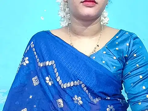 Adhiti_1 live cam on StripChat