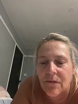 Blondnboujee53