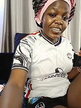 Black_prettty live cam on StripChat