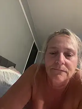 Blondnboujee53