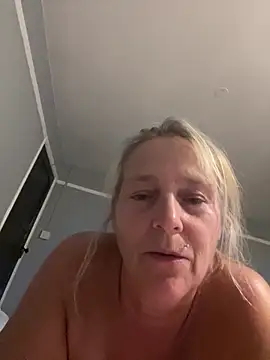 Blondnboujee53