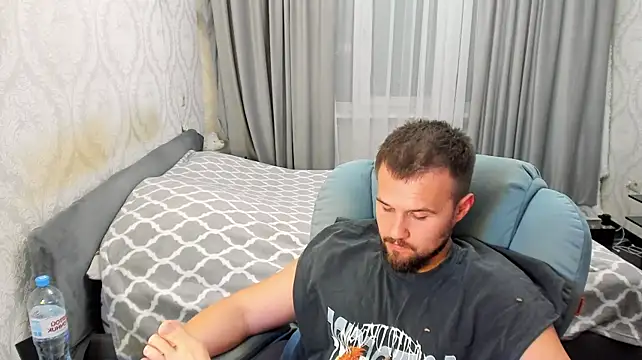 Vladik_b live cam on StripChat