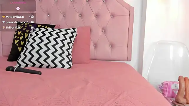 cam2cam chat Caroline Daring