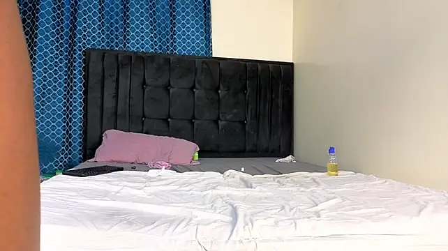 Beauty_Queeen live cam on StripChat