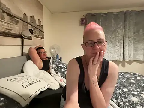 Curvy-Jinx webcam
