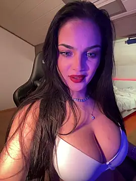 LunnaVey live cam on StripChat