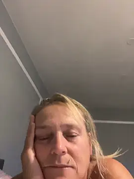 Blondnboujee53