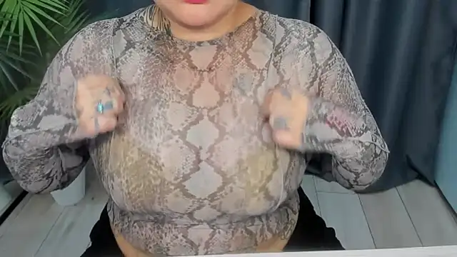 NikkiSummer live cam on StripChat