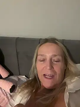 Blondnboujee53