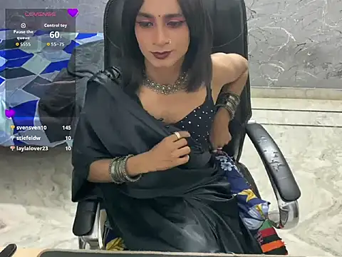 LuvLayla webcam