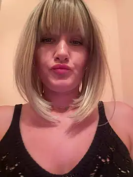 LunaFoxs live cam on StripChat