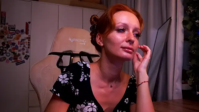 Liuba_Fox webcam