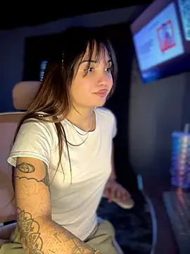 LunaXuan live cam on StripChat