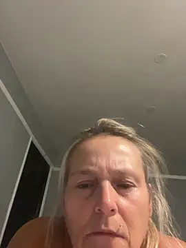 Blondnboujee53
