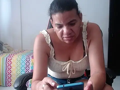 Adriana_0312 live cam on StripChat