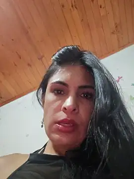 Astrid-- live cam on StripChat