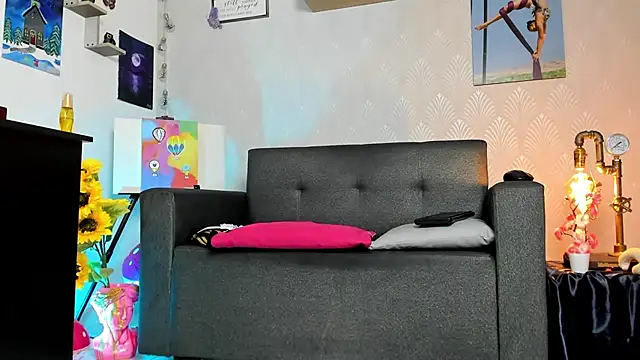 Alaia_Love77 live cam on StripChat