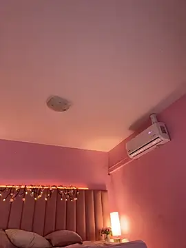 KellyOlsenbe live cam on StripChat