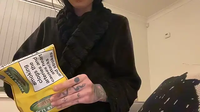 MissMidnightUK live cam on StripChat