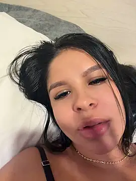 Elara_Luxe live cam on StripChat