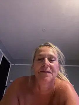 Blondnboujee53