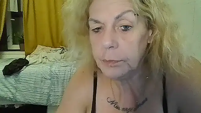 belgianshantie live cam on StripChat