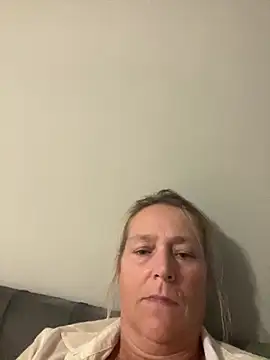 Blondnboujee53 webcam