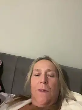 Blondnboujee53
