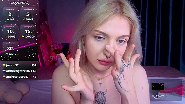 BlondieSummer webcam