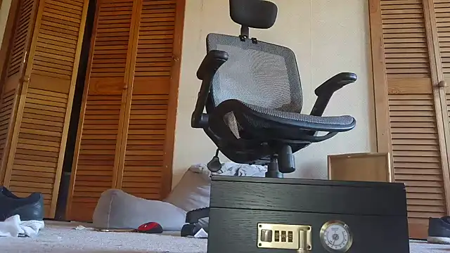 cashmasterzobistone webcam