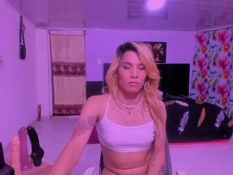 aria_rouss live cam on StripChat