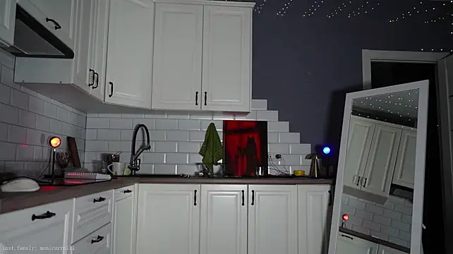 Moni_Carroll webcam