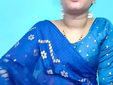 Adhiti_1 live cam on StripChat