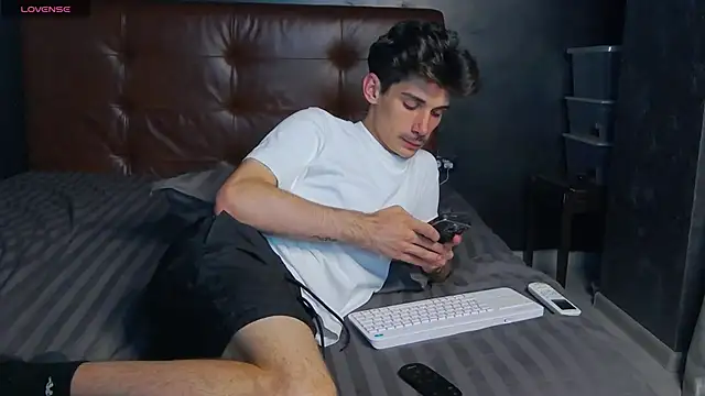 DanielCrush1 live cam on StripChat