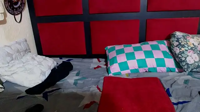 MaximTease24 webcam