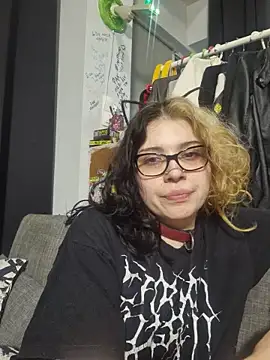 whatevaandissues live cam on StripChat