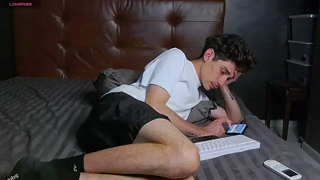 DanielCrush1 live cam on StripChat