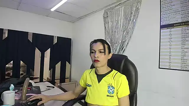 Aisha_hotts777 webcam
