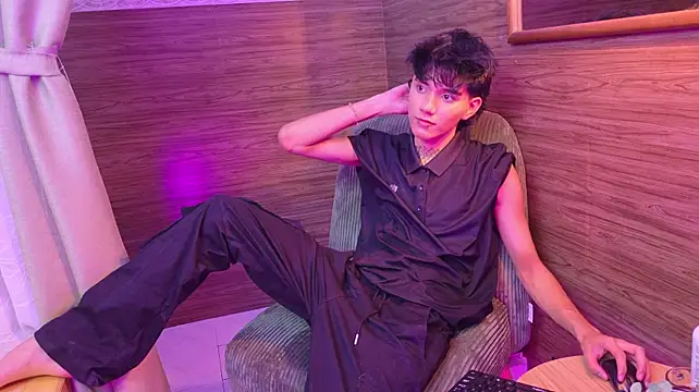 christopher_robin4 (M twink) - Hot striptease and show your body close