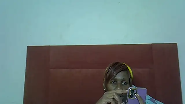 SluttyTall webcam