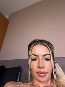 LaraAmosX webcam