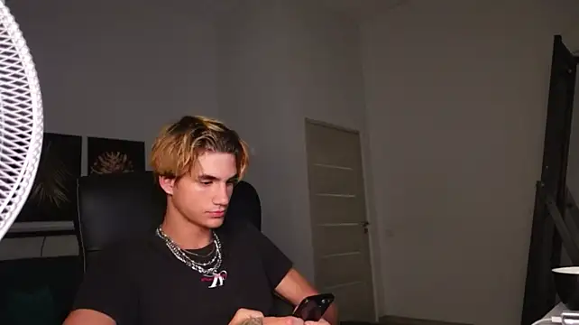 denis_wu (M twink) - IM JUST STARTING SHOW LOVE!!!!!:))))