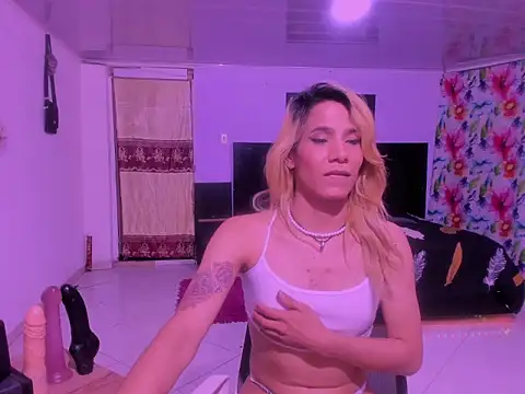 aria_rouss live cam on StripChat